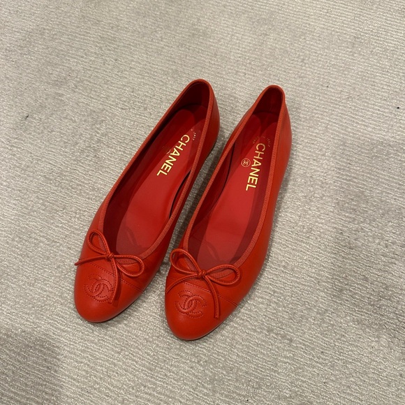 CHANEL Vibrant Red Leather Ballet Flats - Picture 2 of 8